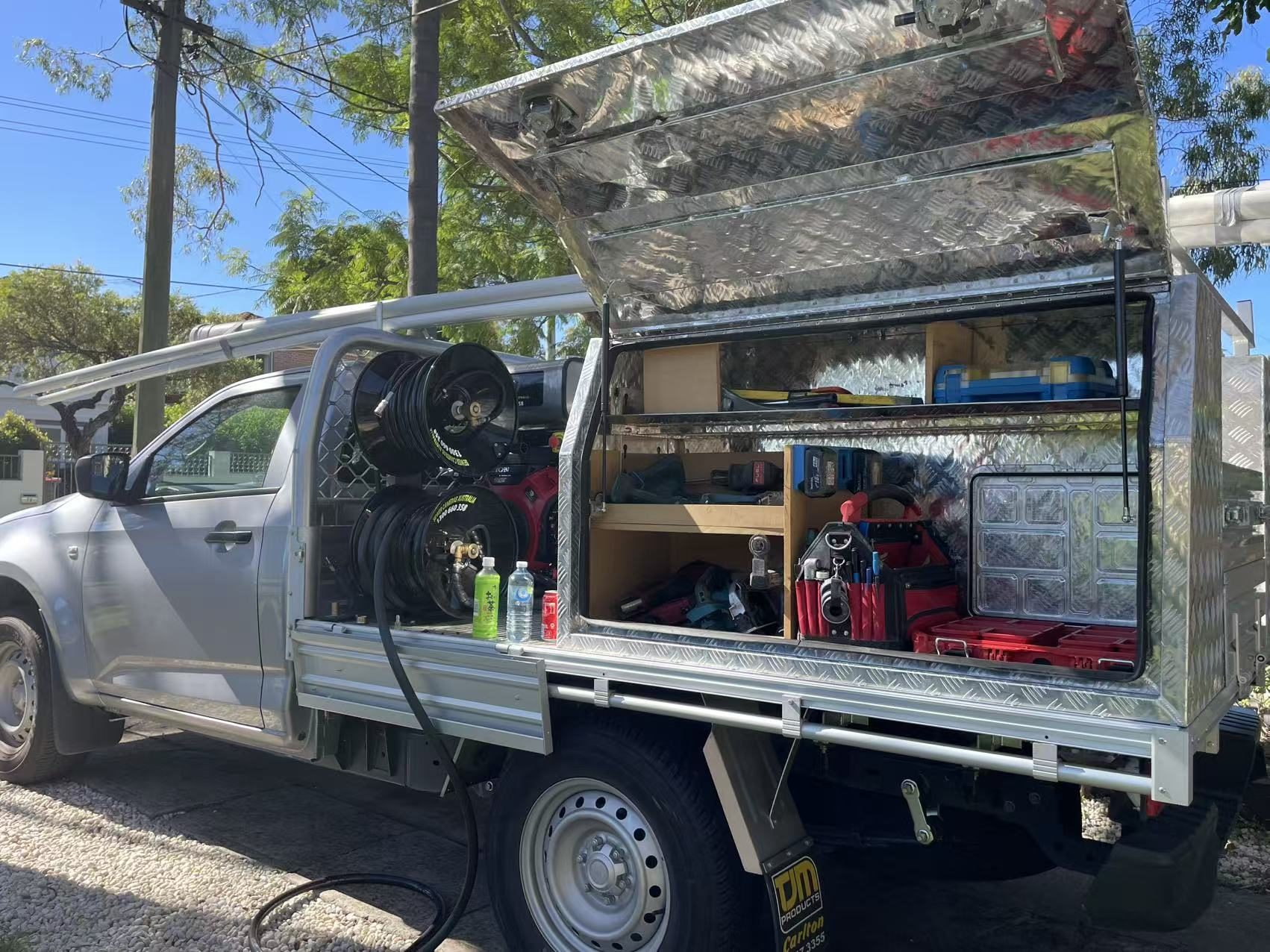 Lin Plumbing and Gas 悉尼华人水管工车辆与工具